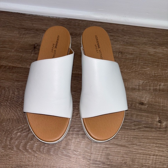 ADRIENNE VITTADINI
Provence Platform Slide Sandal In White - Picture 2 of 7